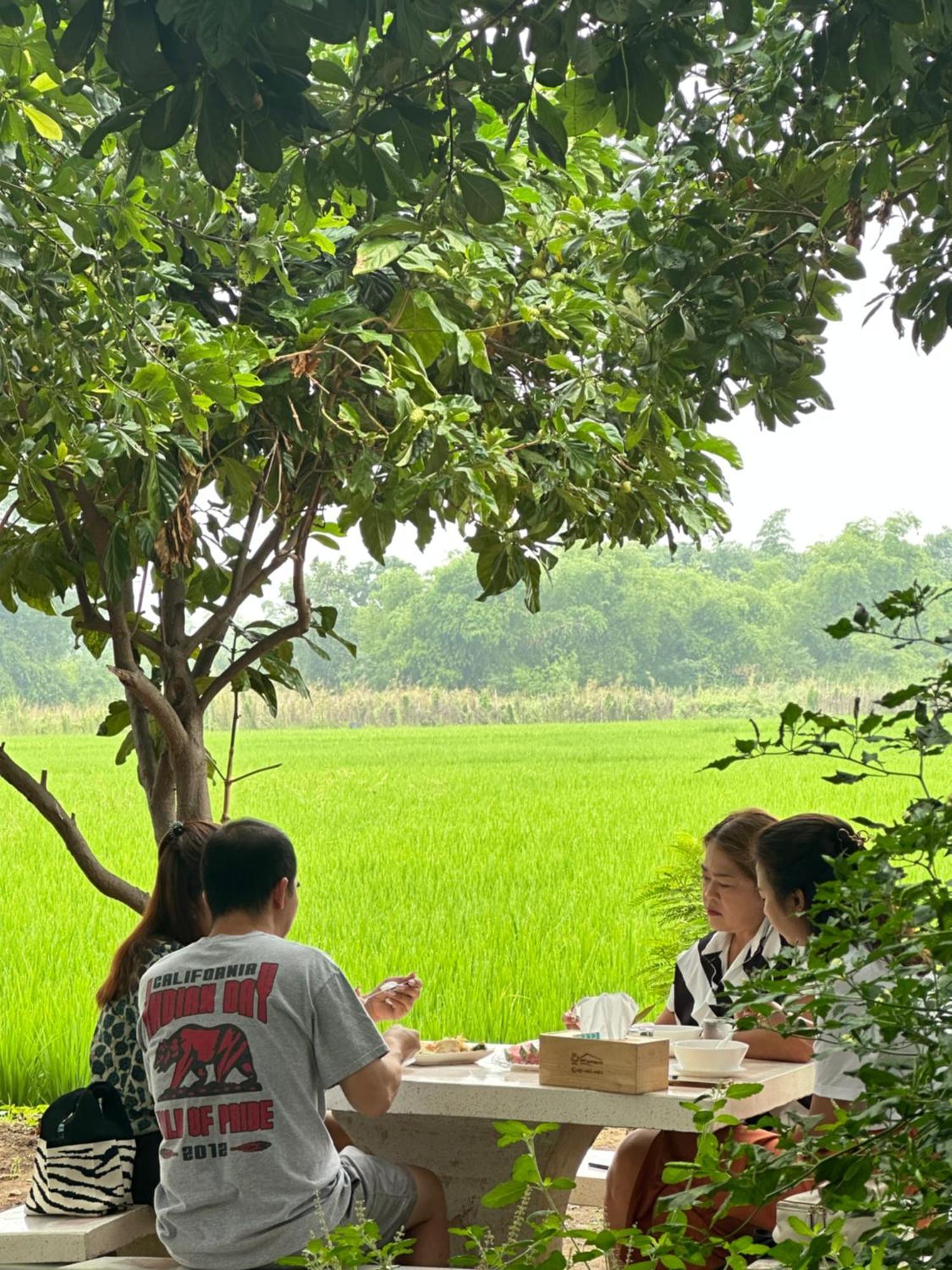 Ban Suweena Uthai Thani Exteriér fotografie
